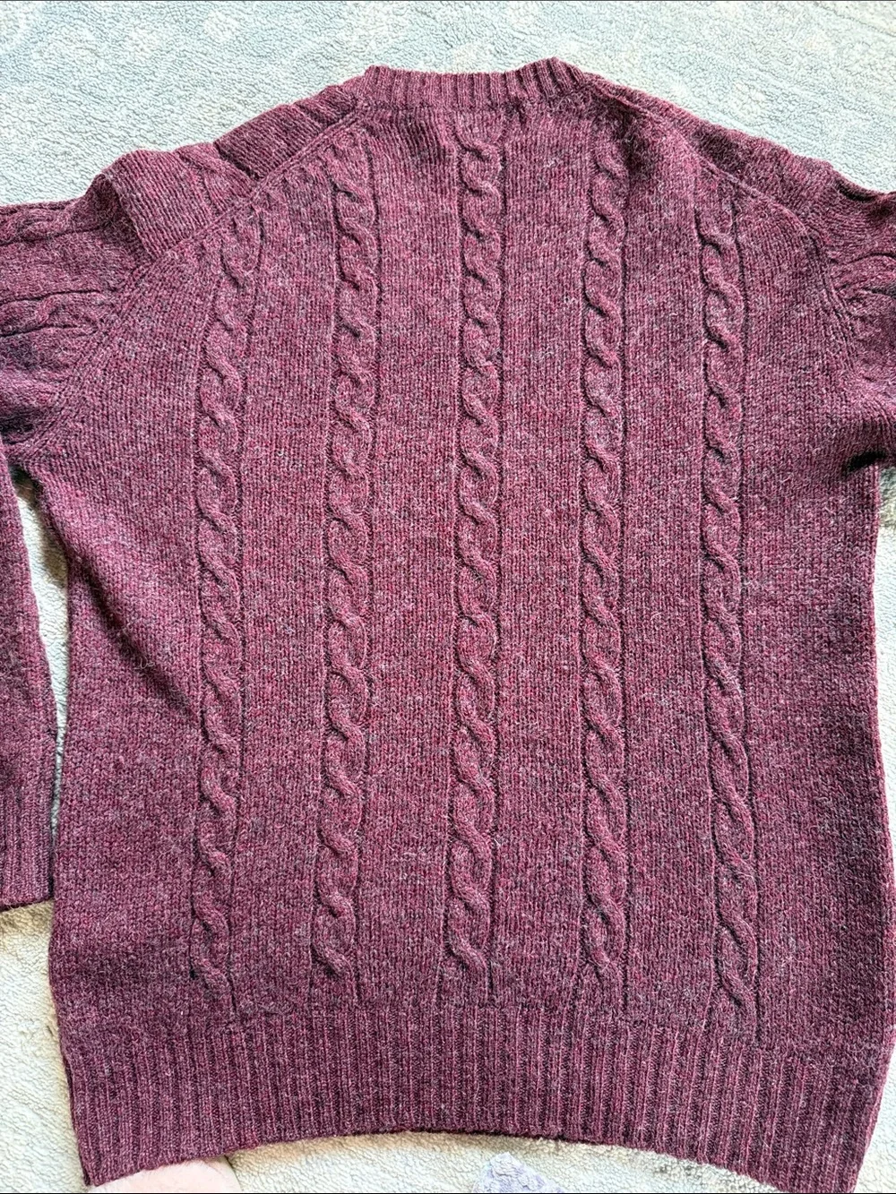 Men's Cable-Knit V-Neck Sweater - Burgundy New wool